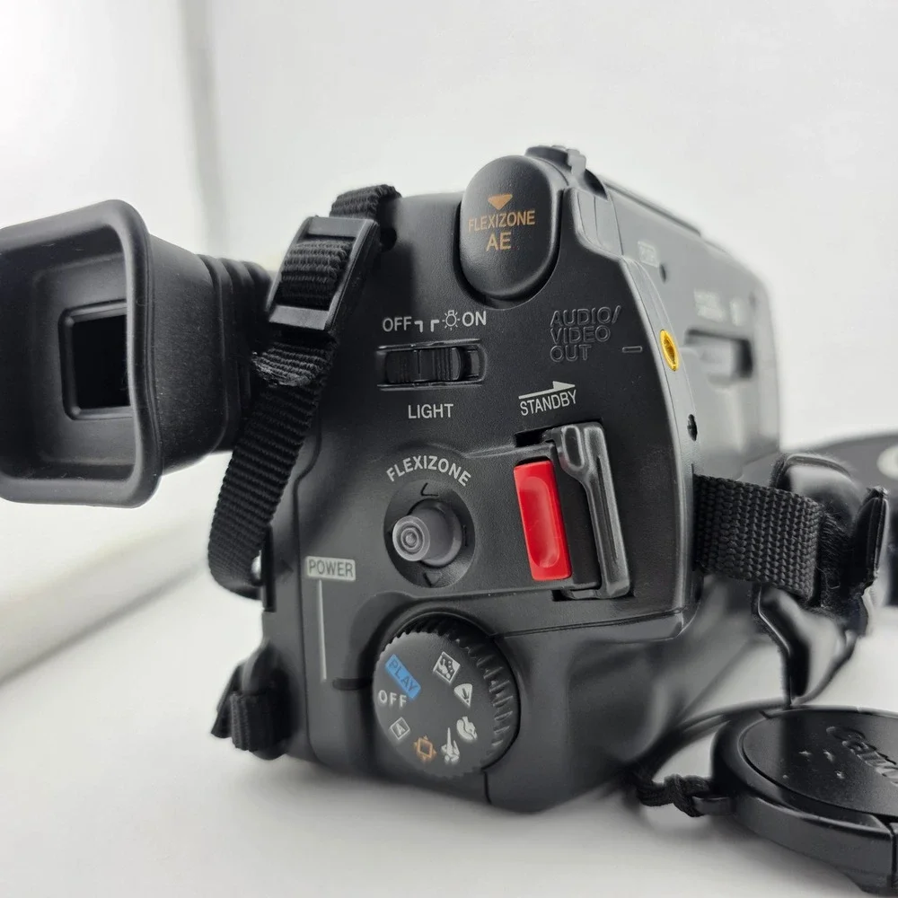 Canon Camcorder ES190 8mm NTSC Silver 22x Optical 440x Digital Zoom  Tested Read